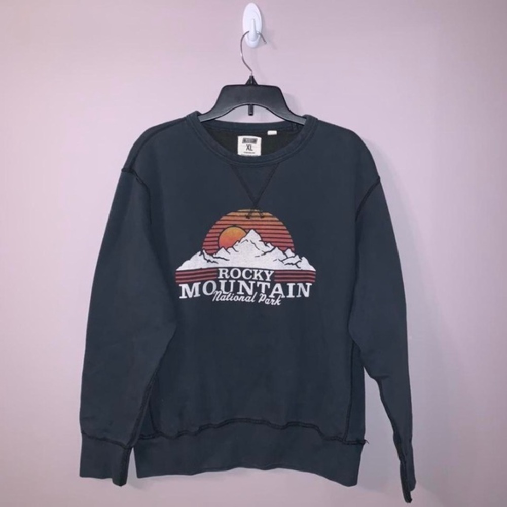 Vintage Rocky Mountains national park sweater 
Womens XL